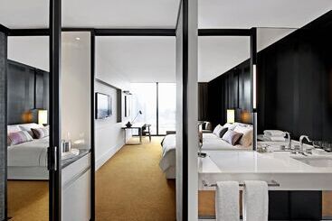 هتل Crown Metropol Melbourne