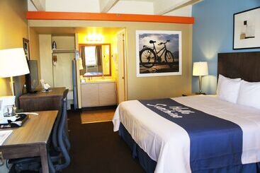 هتل Days Inn By Wyndham Denver Downtown