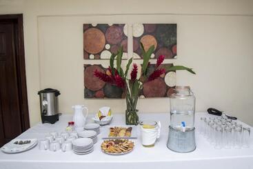 هتل Del Carmen, En El Centro  Desayuno Incluido !