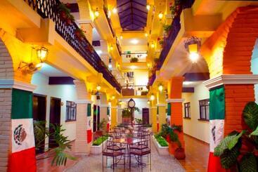 هتل Del Carmen, En El Centro  Desayuno Incluido !