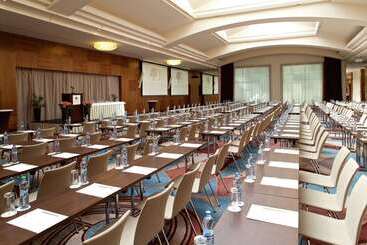 هتل Doubletree By Hilton Bratislava