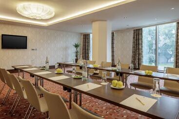 هتل Doubletree By Hilton Bratislava