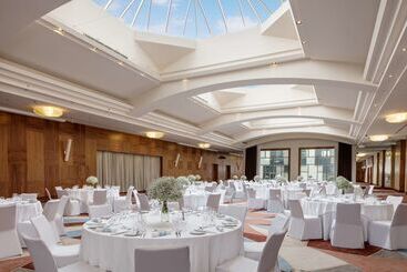 هتل Doubletree By Hilton Bratislava