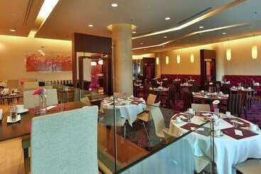هتل Doubletree By Hilton Bratislava