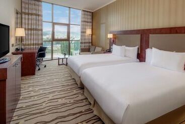 هتل Doubletree By Hilton Bratislava