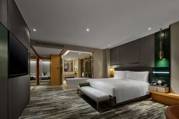 هتل Hilton Shanghai Hongqiao