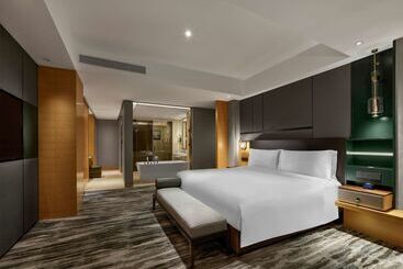 هتل Hilton Shanghai Hongqiao