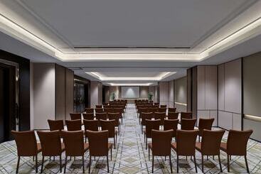 هتل Hilton Shanghai Hongqiao