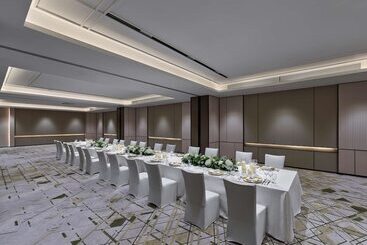هتل Hilton Shanghai Hongqiao