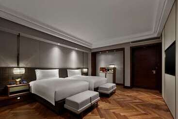 هتل Hilton Shanghai Hongqiao