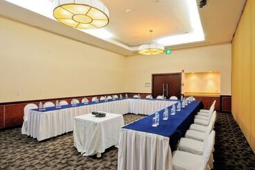 هتل Holiday Inn Uruapan, An Ihg