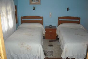 هتل Hostal Paratene