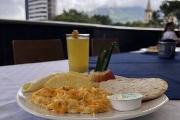هتل Luxor Plaza Pereira