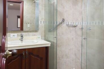 هتل Luxor Plaza Pereira