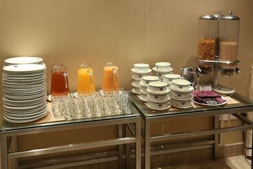 Monroe Hotel & Suites