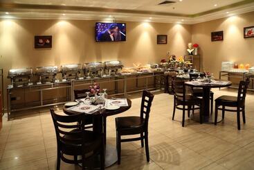 Monroe Hotel & Suites
