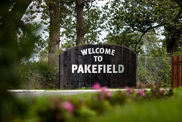هتل Pakefield Holiday Village   Adults Only