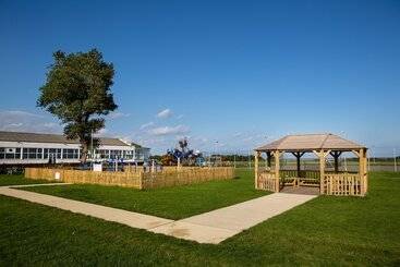 هتل Pakefield Holiday Village   Adults Only