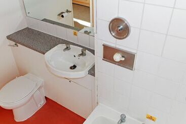هتل Pakefield Holiday Village Adults Only