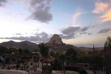 هتل Parador Vernal