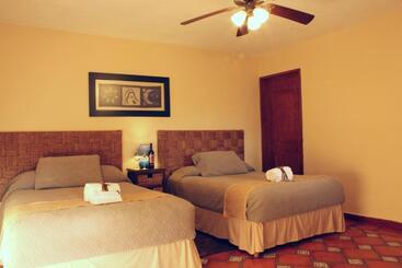 هتل Parador Vernal