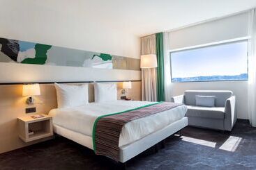 هتل Park Inn By Radisson Leuven