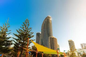 هتل Peppers Broadbeach