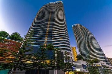 هتل Peppers Broadbeach
