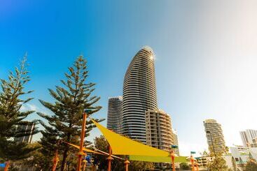 هتل Peppers Broadbeach