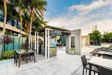 هتل Peppers Broadbeach