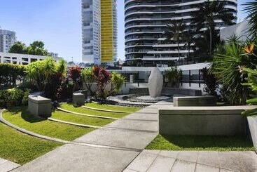 هتل Peppers Broadbeach