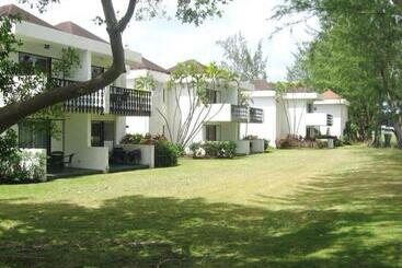 هتل Plum Tree Club