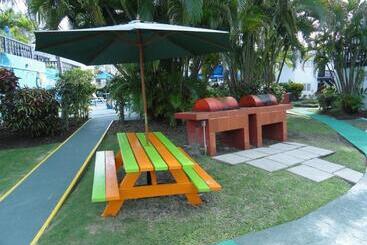 هتل Plum Tree Club