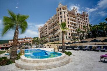 هتل Royal Castle Design & Spa