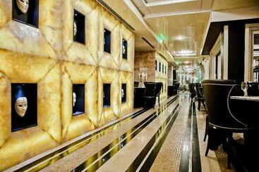 هتل Royal Castle Design & Spa