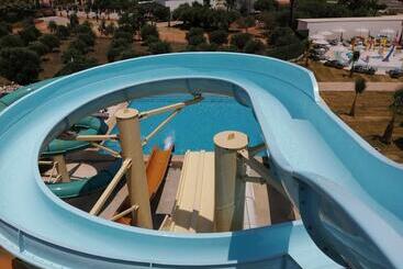 هتل Senseana Sea Side Resort & Aquadventure