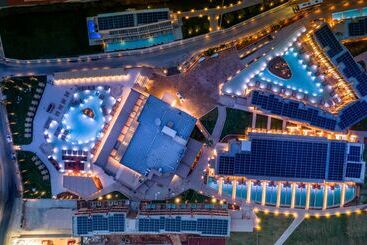 هتل Senseana Sea Side Resort & Aquadventure