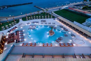 هتل Senseana Sea Side Resort & Aquadventure