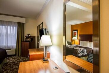 هتل Sleep Inn & Suites I20