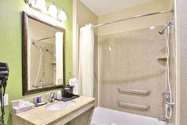 هتل Sleep Inn & Suites University