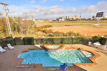 هتل Sleep Inn & Suites University