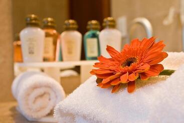 هتل Stubel Suites & Cafe