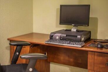 هتل Suburban Studios Near Panama City Beach