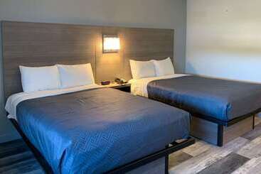 هتل Suburban Studios Near Panama City Beach