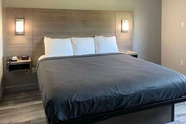 هتل Suburban Studios Near Panama City Beach