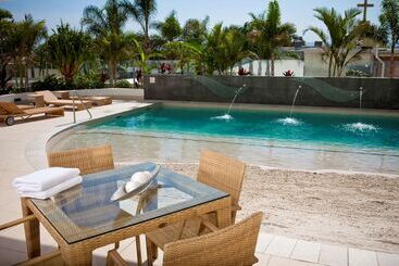 Отель Wyndham Resort Surfers Paradise
