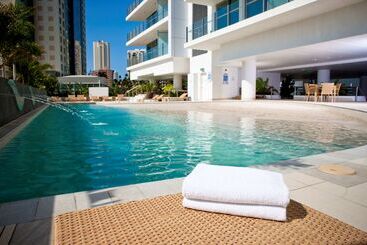 Отель Wyndham Resort Surfers Paradise