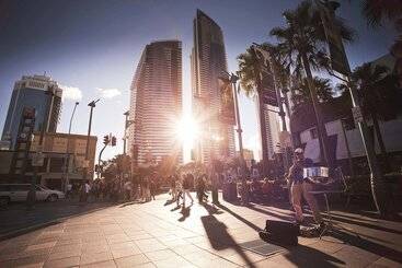 Отель Wyndham Resort Surfers Paradise