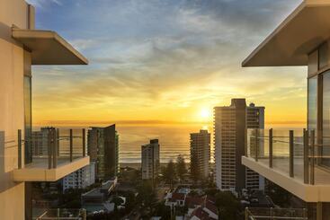 Отель Wyndham Resort Surfers Paradise