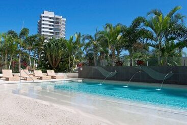 Отель Wyndham Resort Surfers Paradise